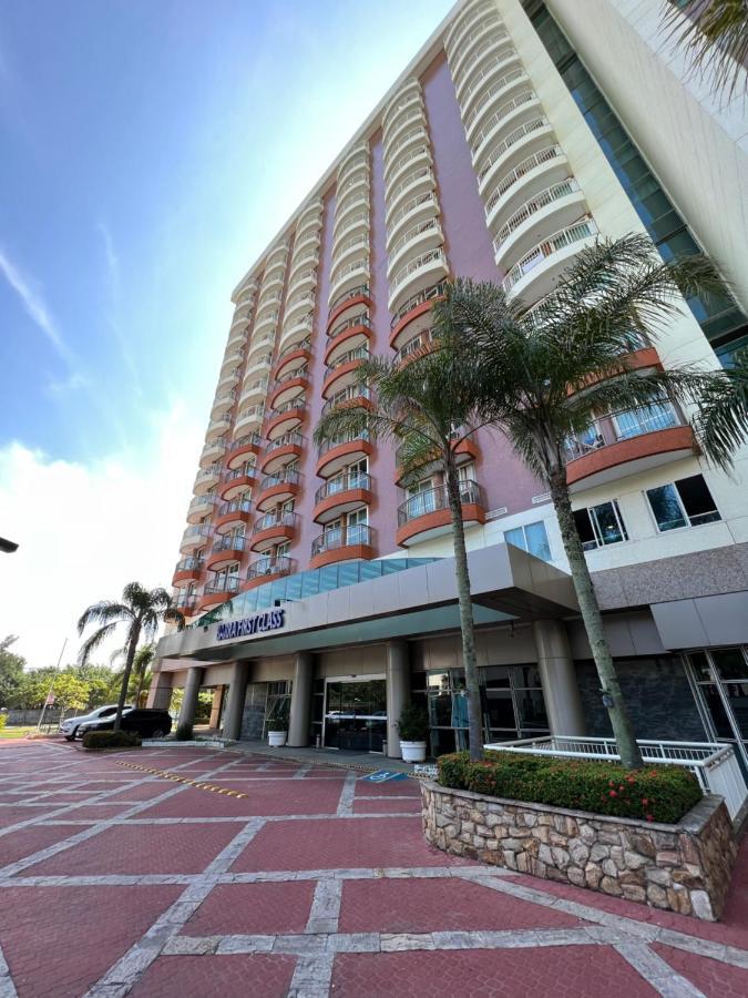 Barra Da Tijuca - 508 - De Frente Maravilhosa Piscina - Estacionamento Gratuito - Academia Comphania Atletica - Balsa Gratis - Microondas - Geladeira Grande - Recepcao 24horas - Wi-fi - Com Pia *