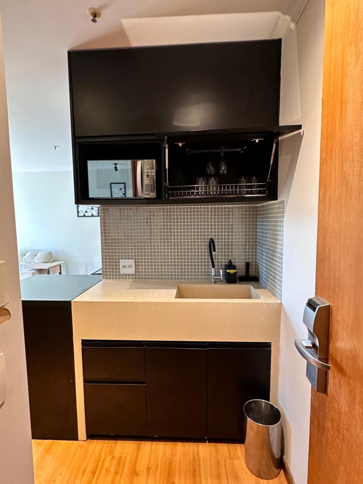 Apartamento Barra Da Tijuca - 508 - De Frente Maravilhosa Piscina - Estacionamento Gratuito - Academia Comphania Atletica - Balsa Gratis - Microondas - Geladeira Grande - Recepcao 24horas - Wi-fi - Com Pia *
